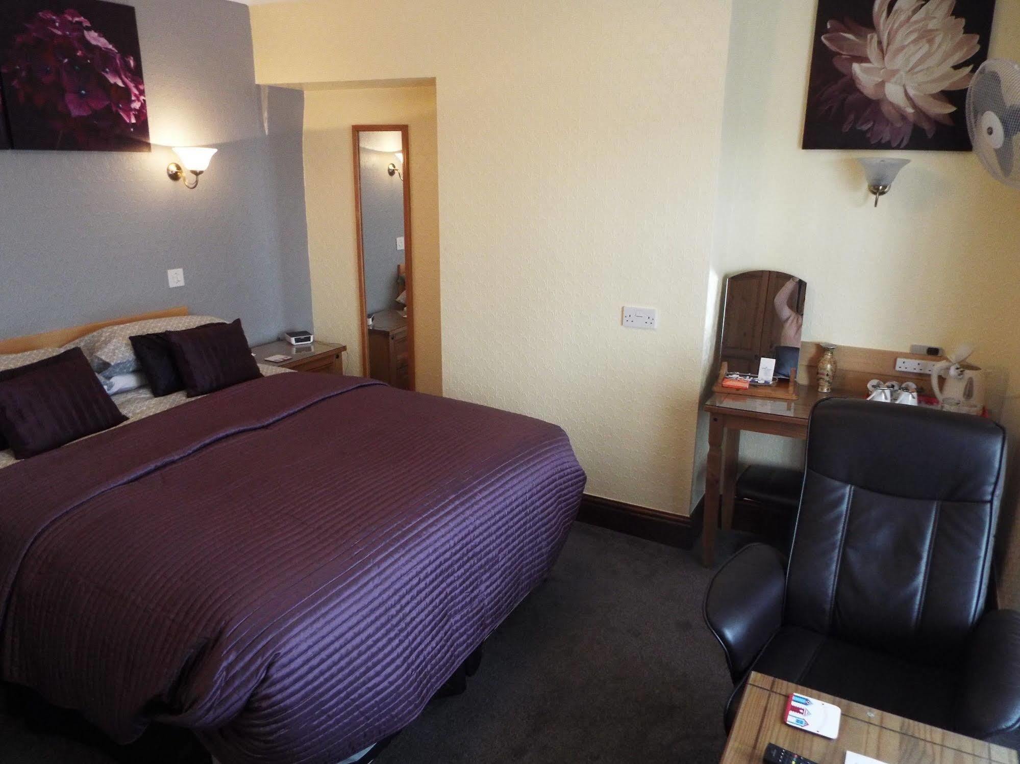 Maluth Lodge Great Yarmouth Exteriör bild