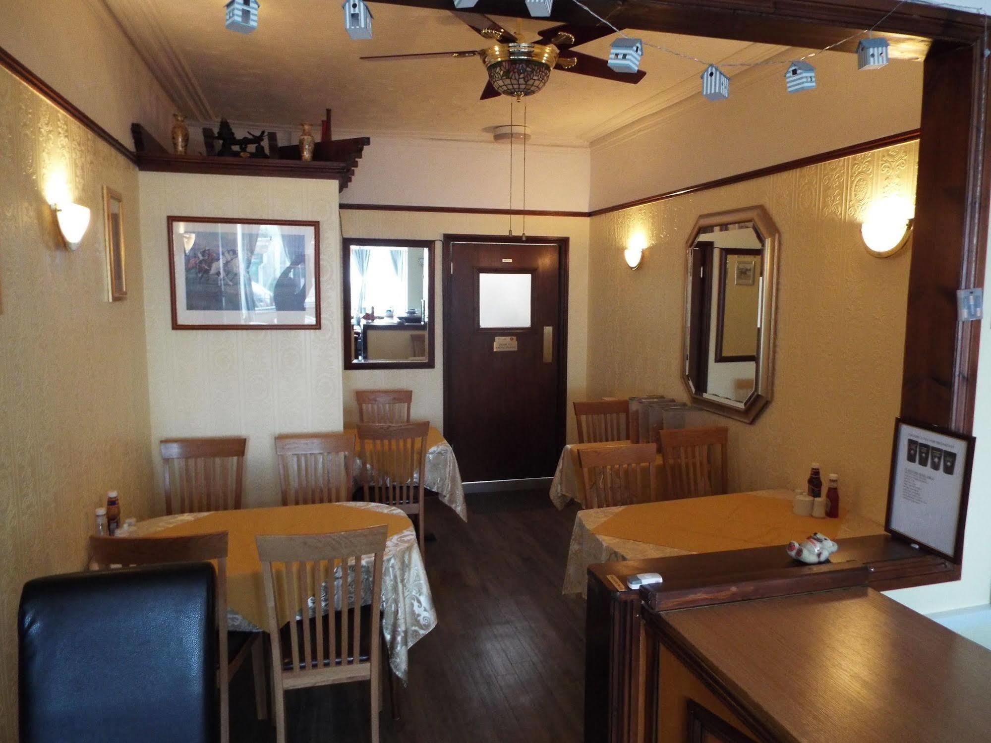 Maluth Lodge Great Yarmouth Exteriör bild
